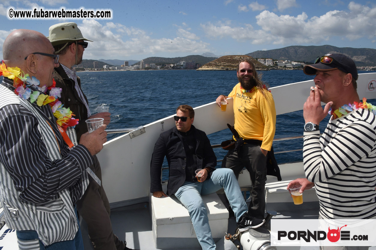 Boat trip with cool drinks & hot girls