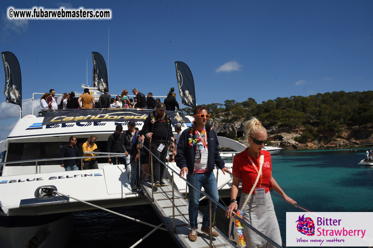 Boat trip with cool drinks & hot girls