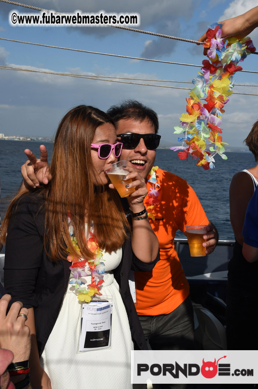 Boat trip with cool drinks & hot girls