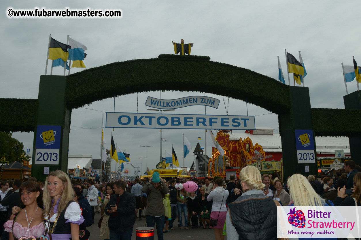 Beer tent seating in the legendary Hofbr?ñu Festze