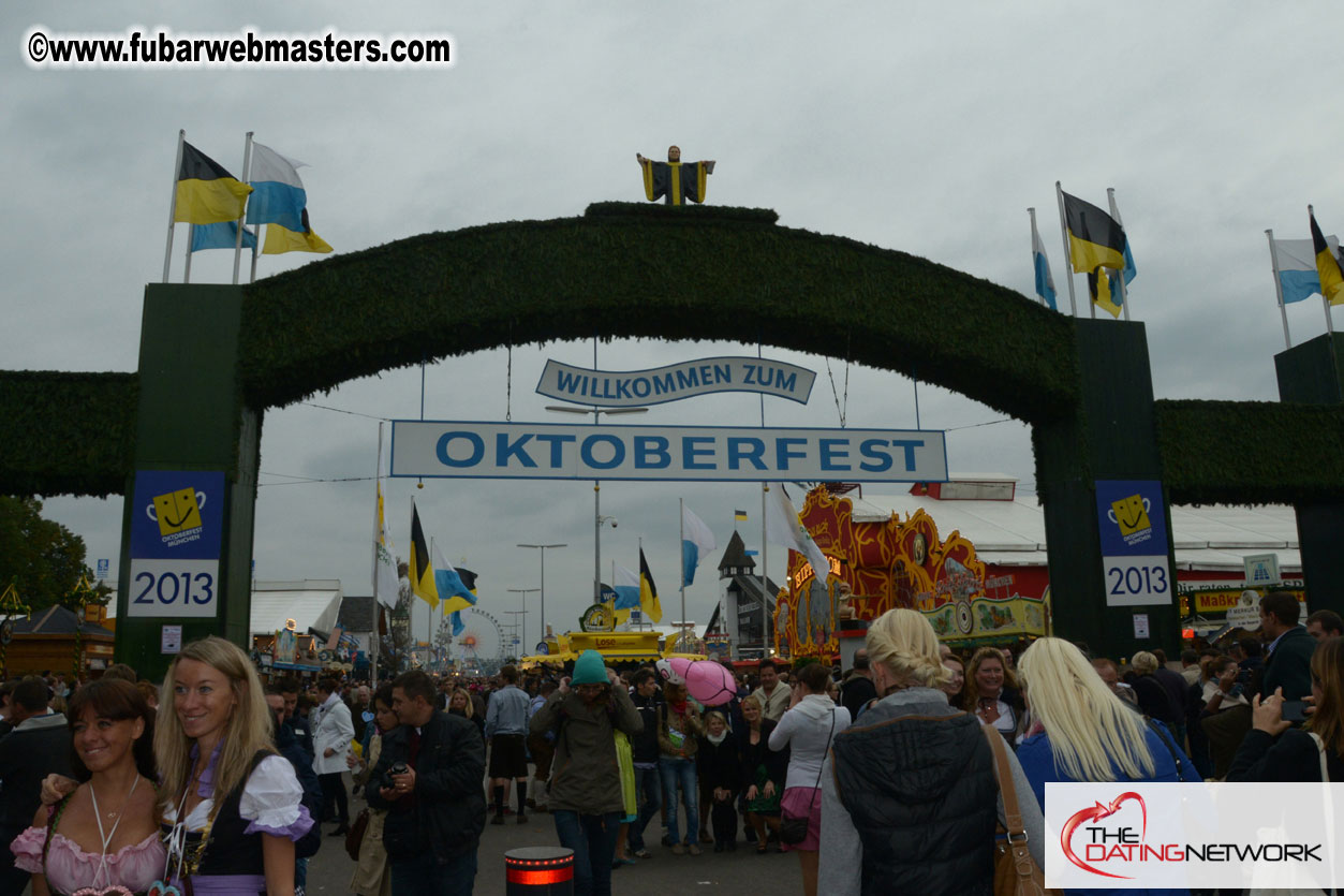 Beer tent seating in the legendary Hofbr?ñu Festze