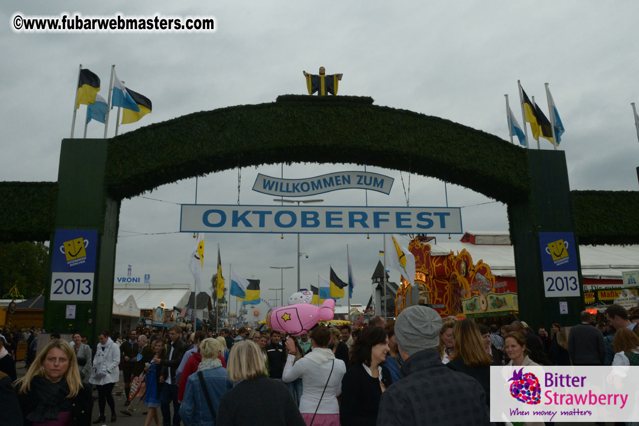 Beer tent seating in the legendary Hofbr?ñu Festze