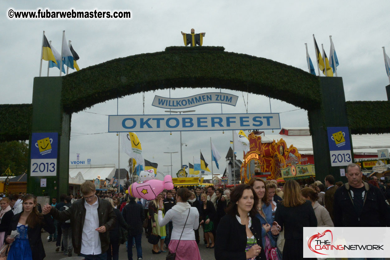 Beer tent seating in the legendary Hofbr?ñu Festze