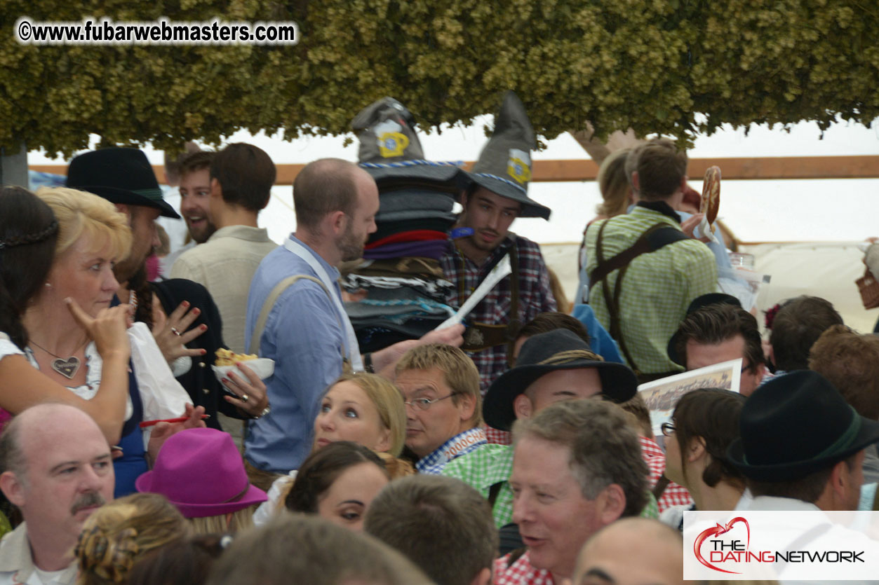 Beer tent seating in the legendary Hofbr?ñu Festze