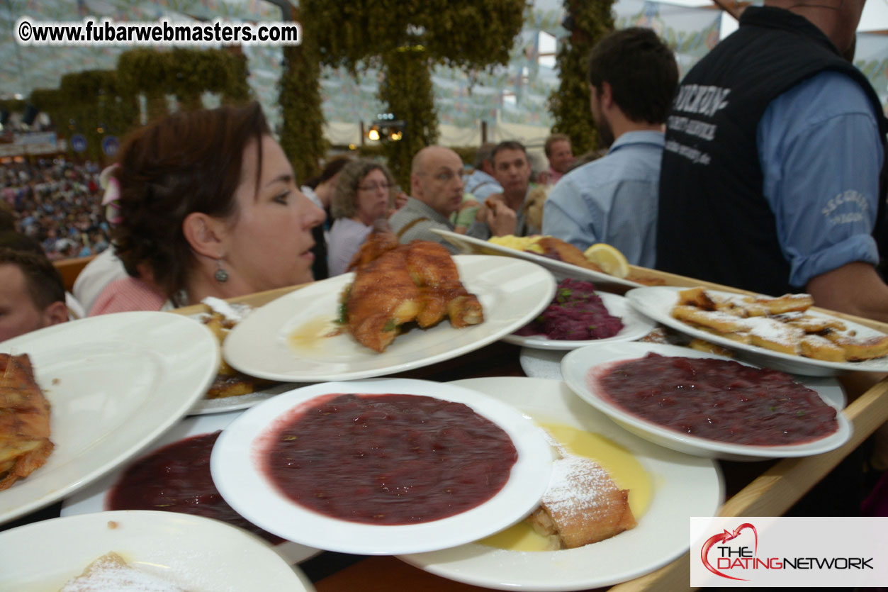 Beer tent seating in the legendary Hofbr?ñu Festze