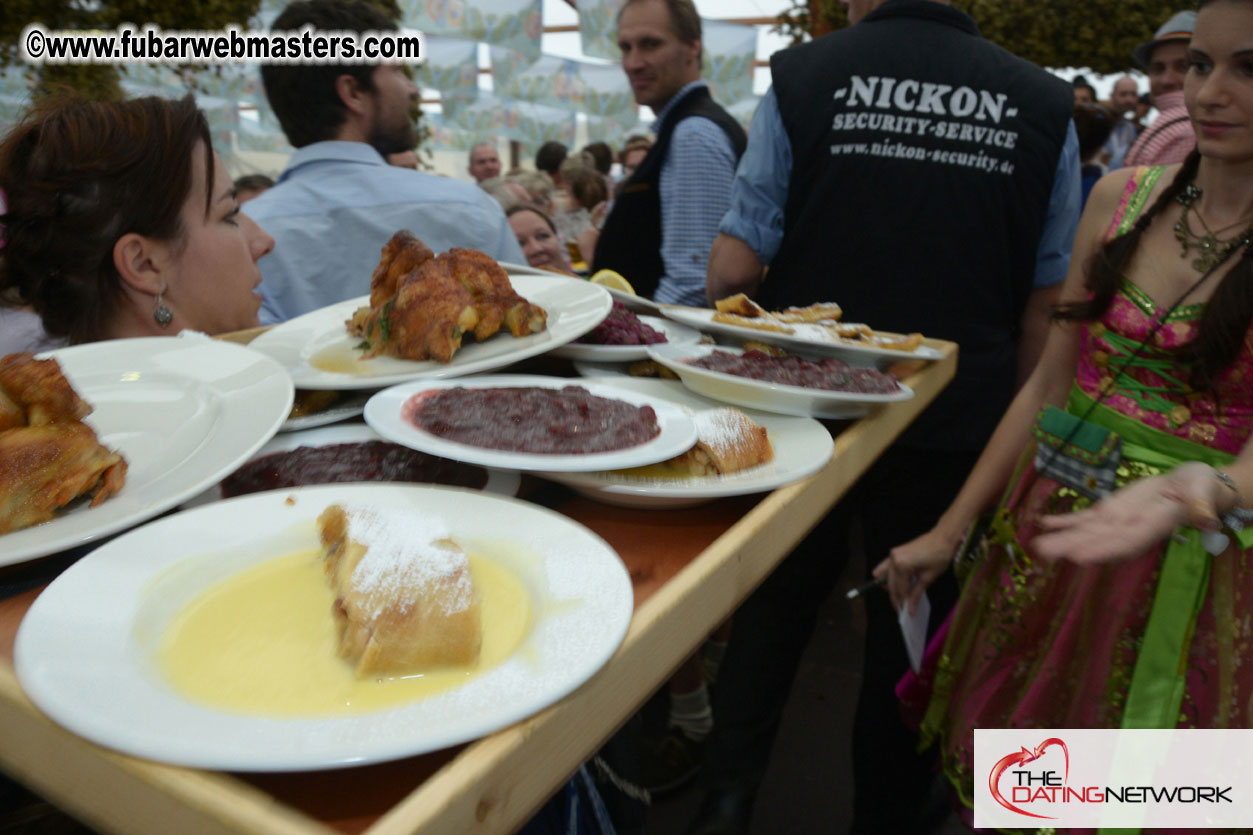 Beer tent seating in the legendary Hofbr?ñu Festze