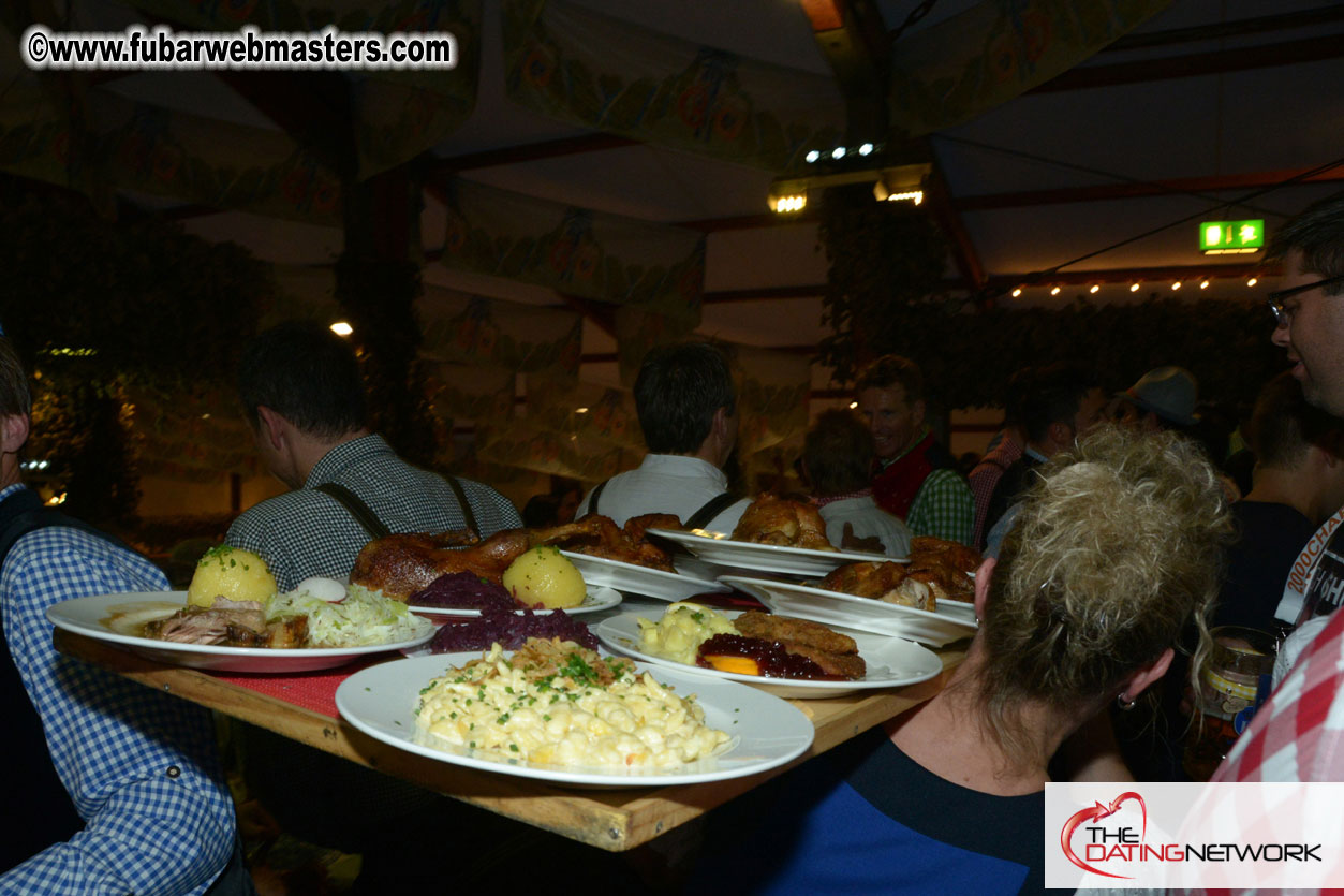 Beer tent seating in the legendary Hofbr?ñu Festze