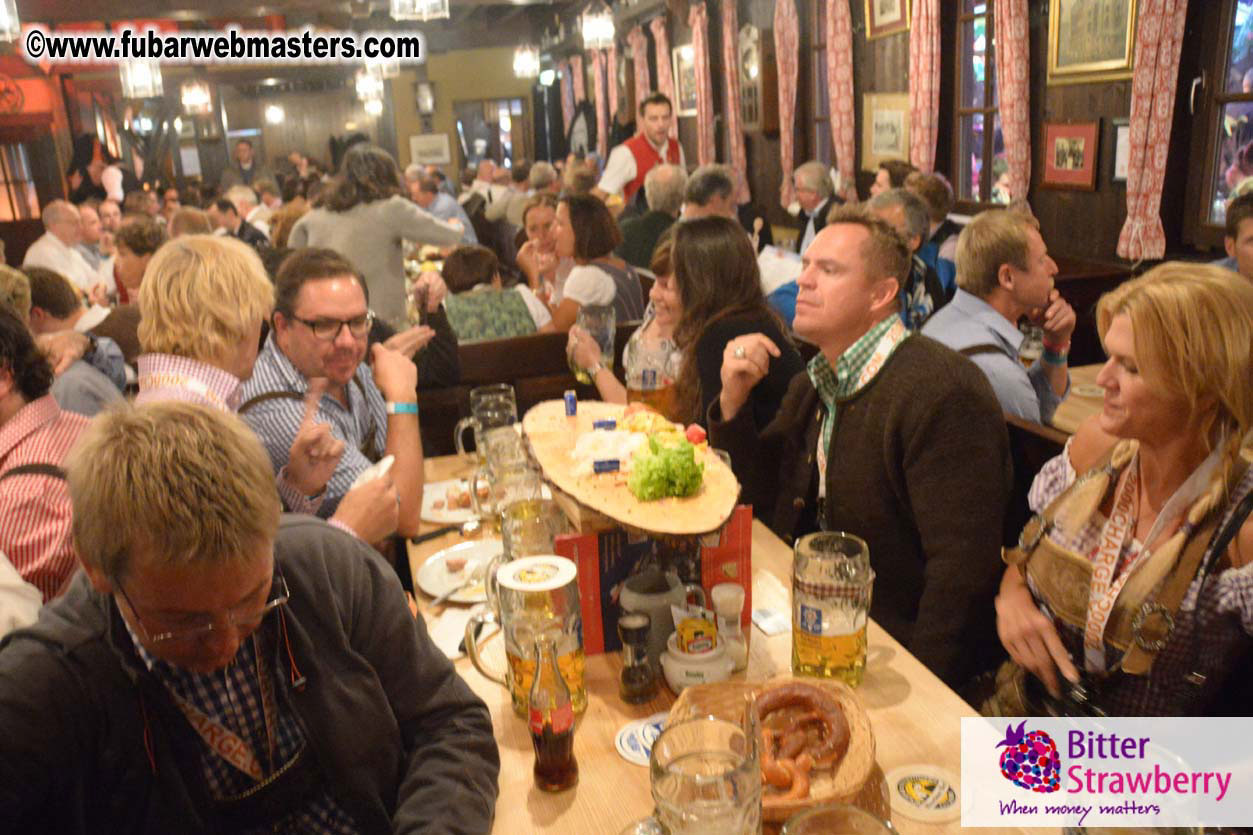 Seating in the legendary beer tent Zur Bratwurst