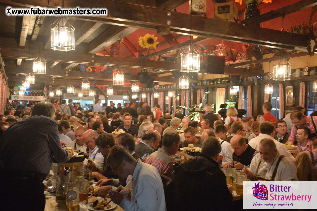 Seating in the legendary beer tent Zur Bratwurst