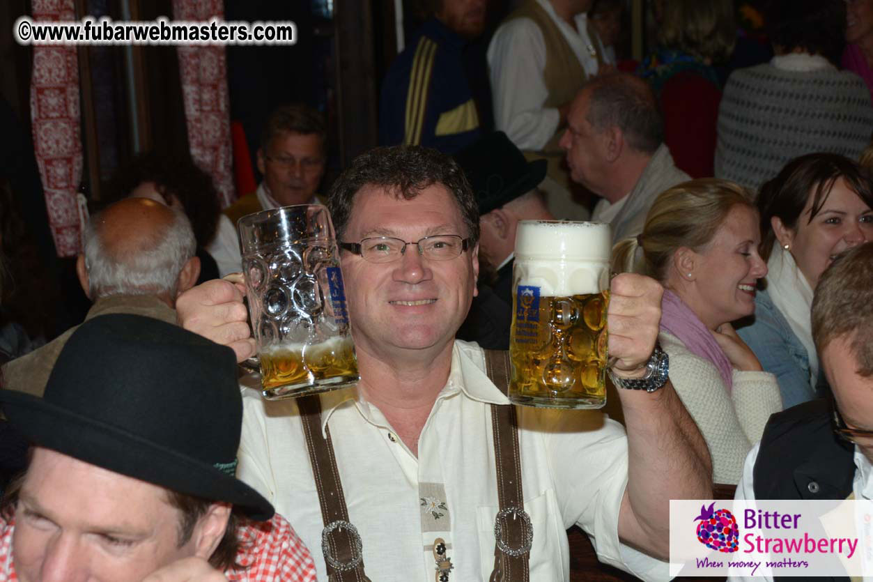 Seating in the legendary beer tent Zur Bratwurst