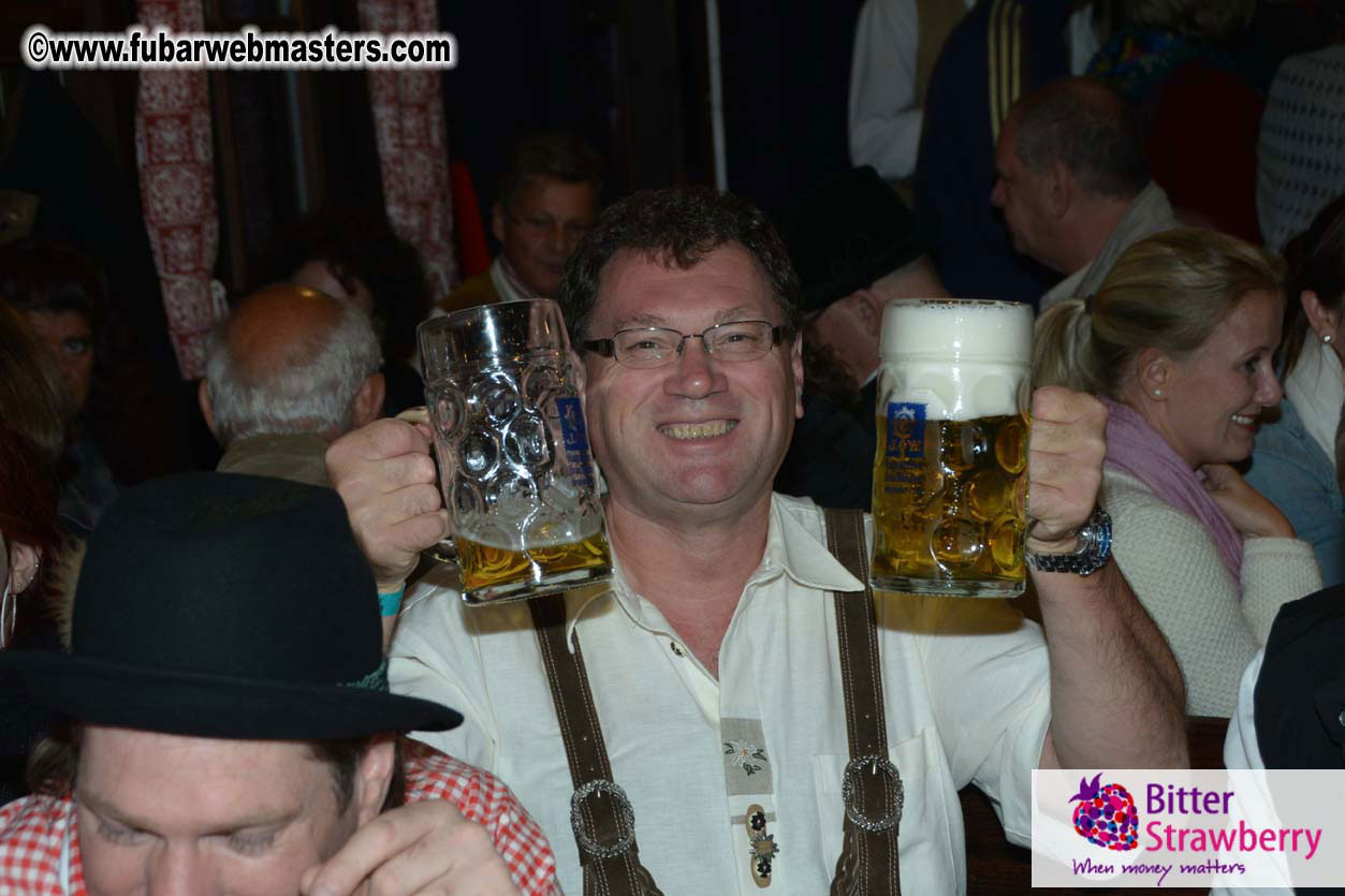 Seating in the legendary beer tent Zur Bratwurst