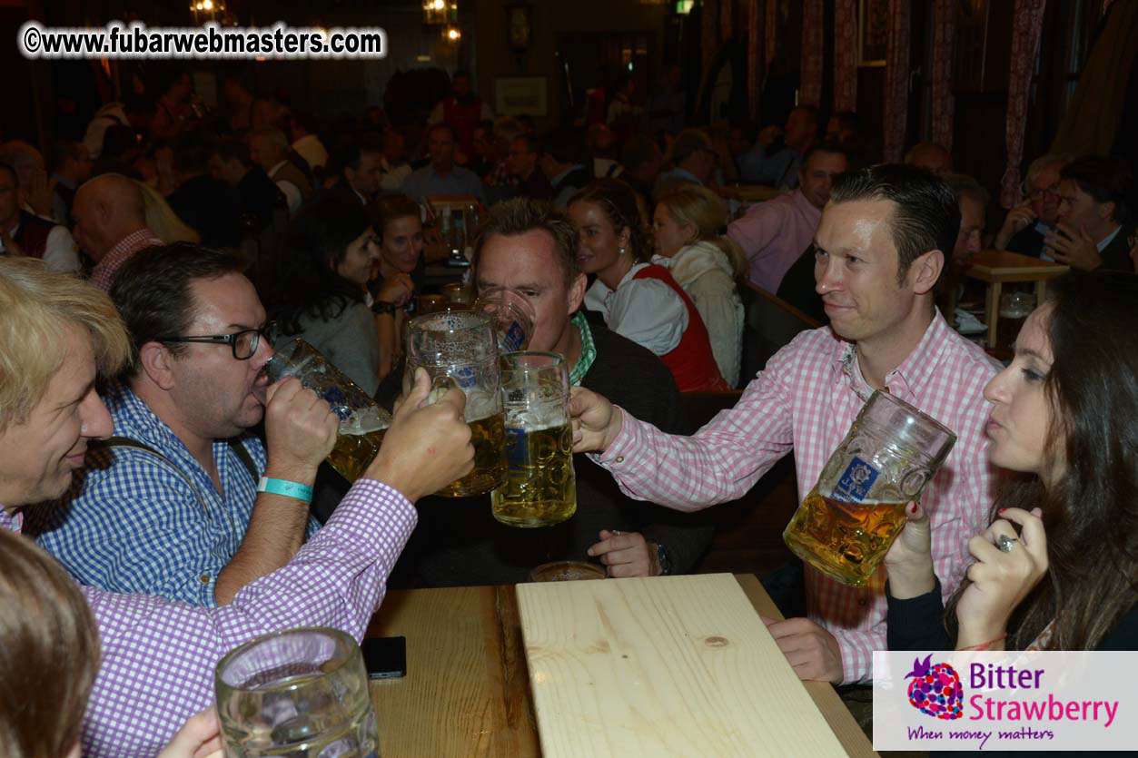 Seating in the legendary beer tent Zur Bratwurst