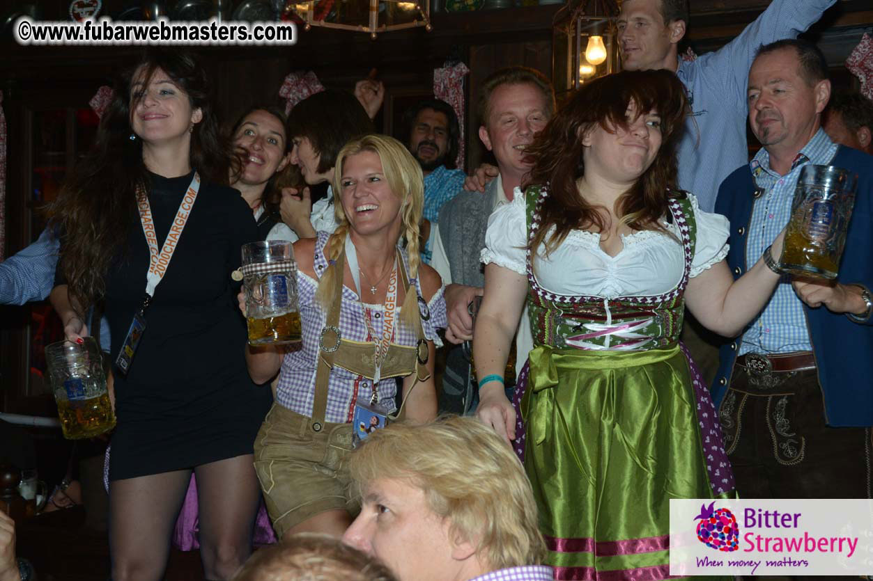 Seating in the legendary beer tent Zur Bratwurst