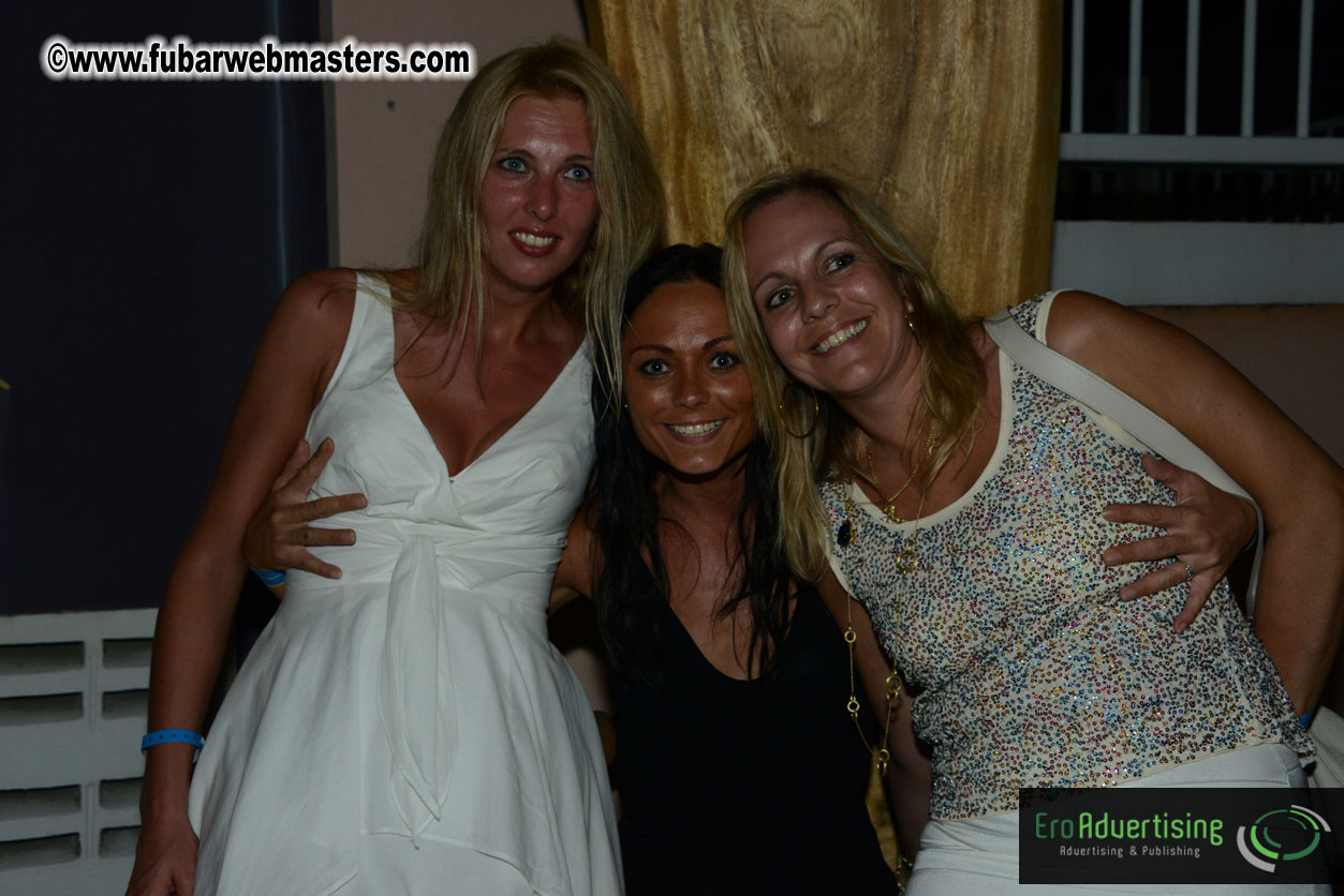 Reporo Party at the Mundo Bizarro