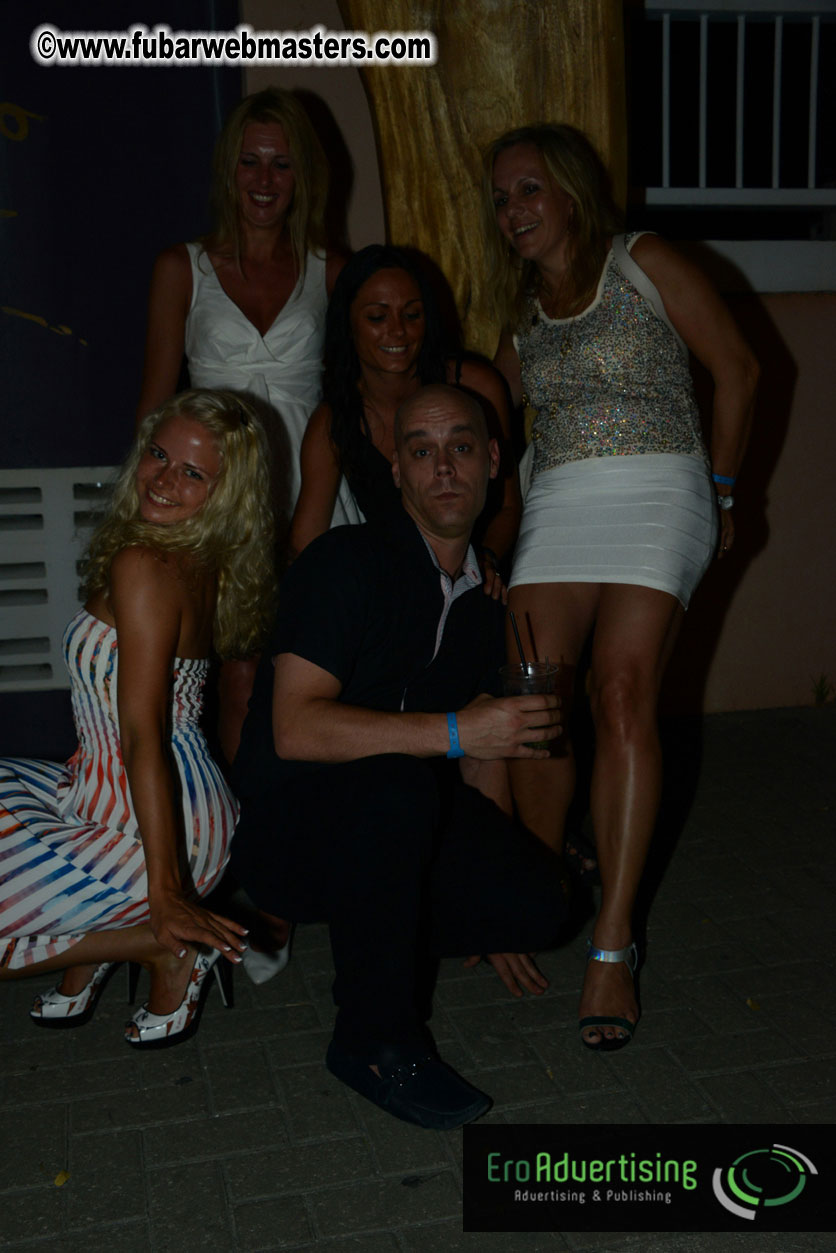 Reporo Party at the Mundo Bizarro