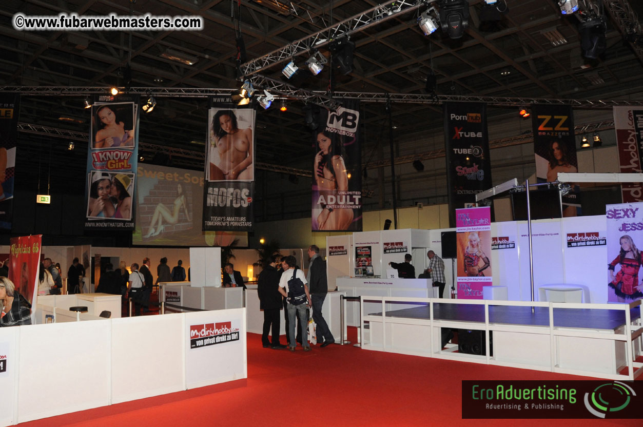 14.Venus showfloor Day 1