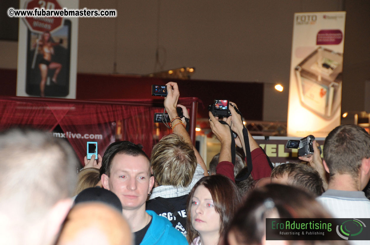 14.Venus showfloor Day 3