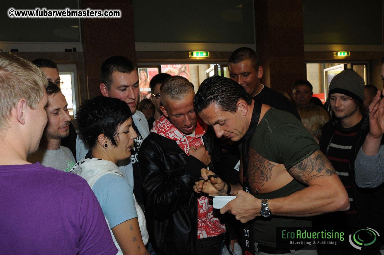 14.Venus showfloor Day 3