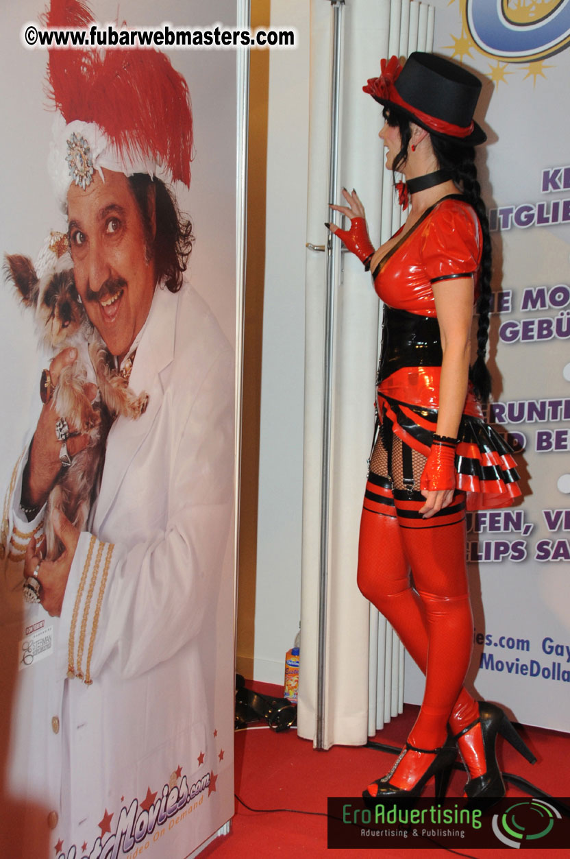 14.Venus showfloor Day 3