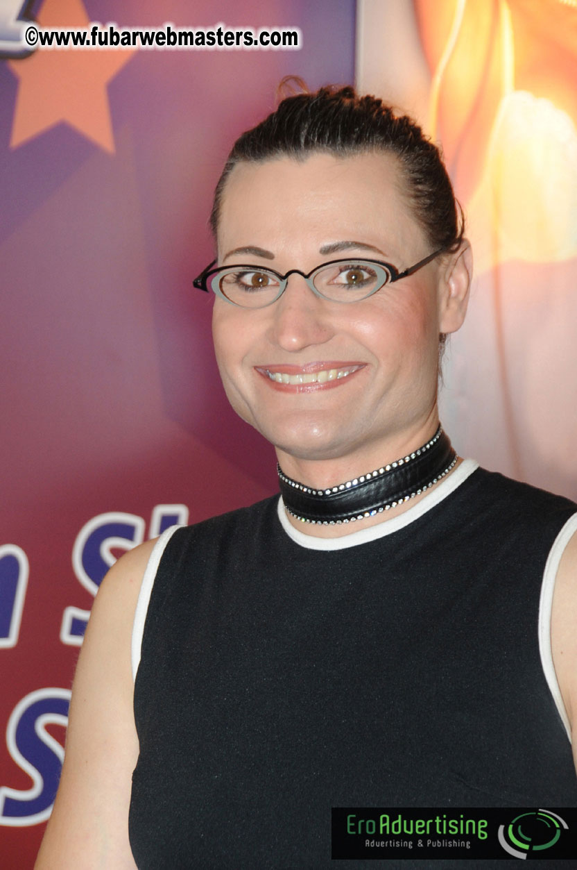 14.Venus showfloor Day 3