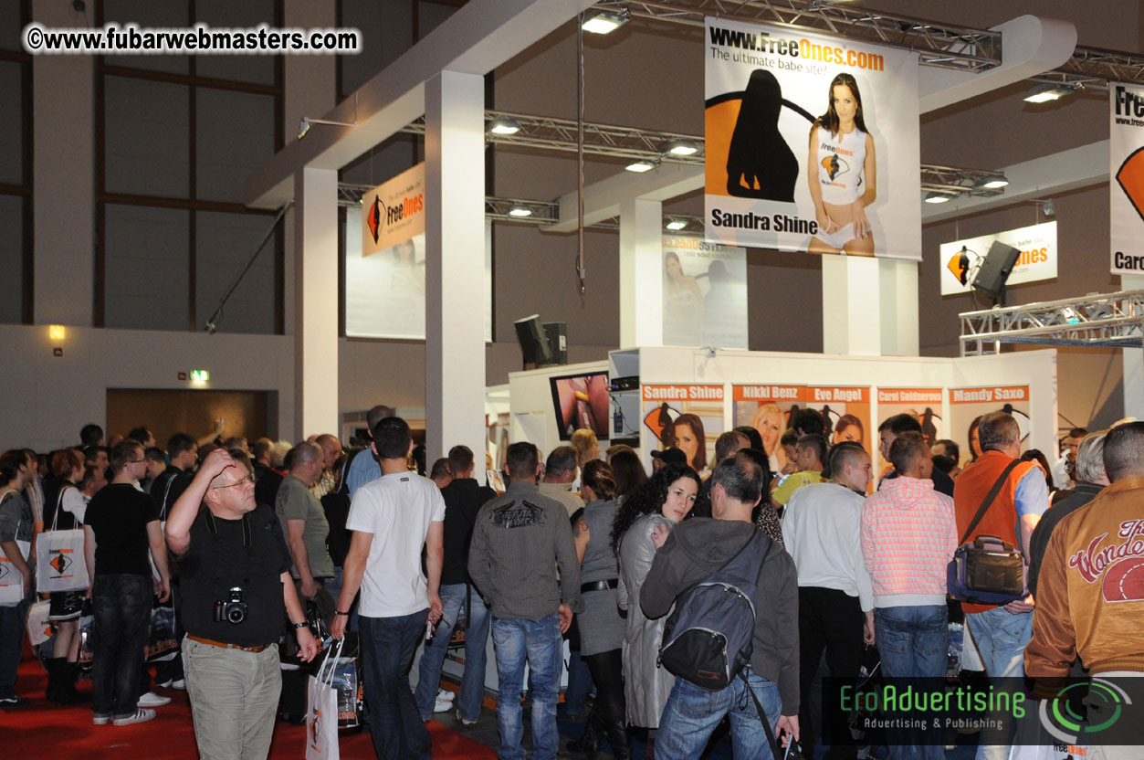 14.Venus showfloor Day 3