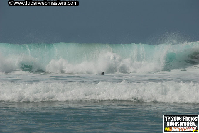 Ycaza & Mike Hawk Surfing