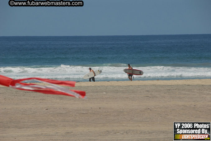 Ycaza & Mike Hawk Surfing