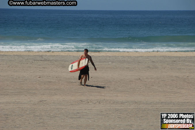 Ycaza & Mike Hawk Surfing